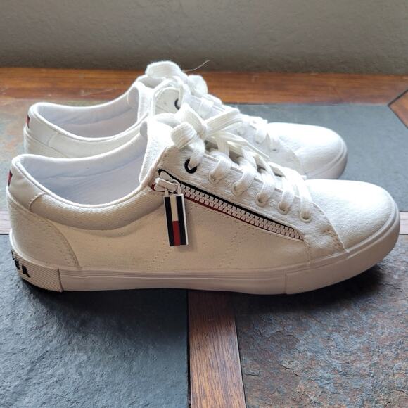 Tommy Hilfiger Shoes - Tommy Hilfiger ‘Paskal2’ Women’s 10 Low Top Sneaker